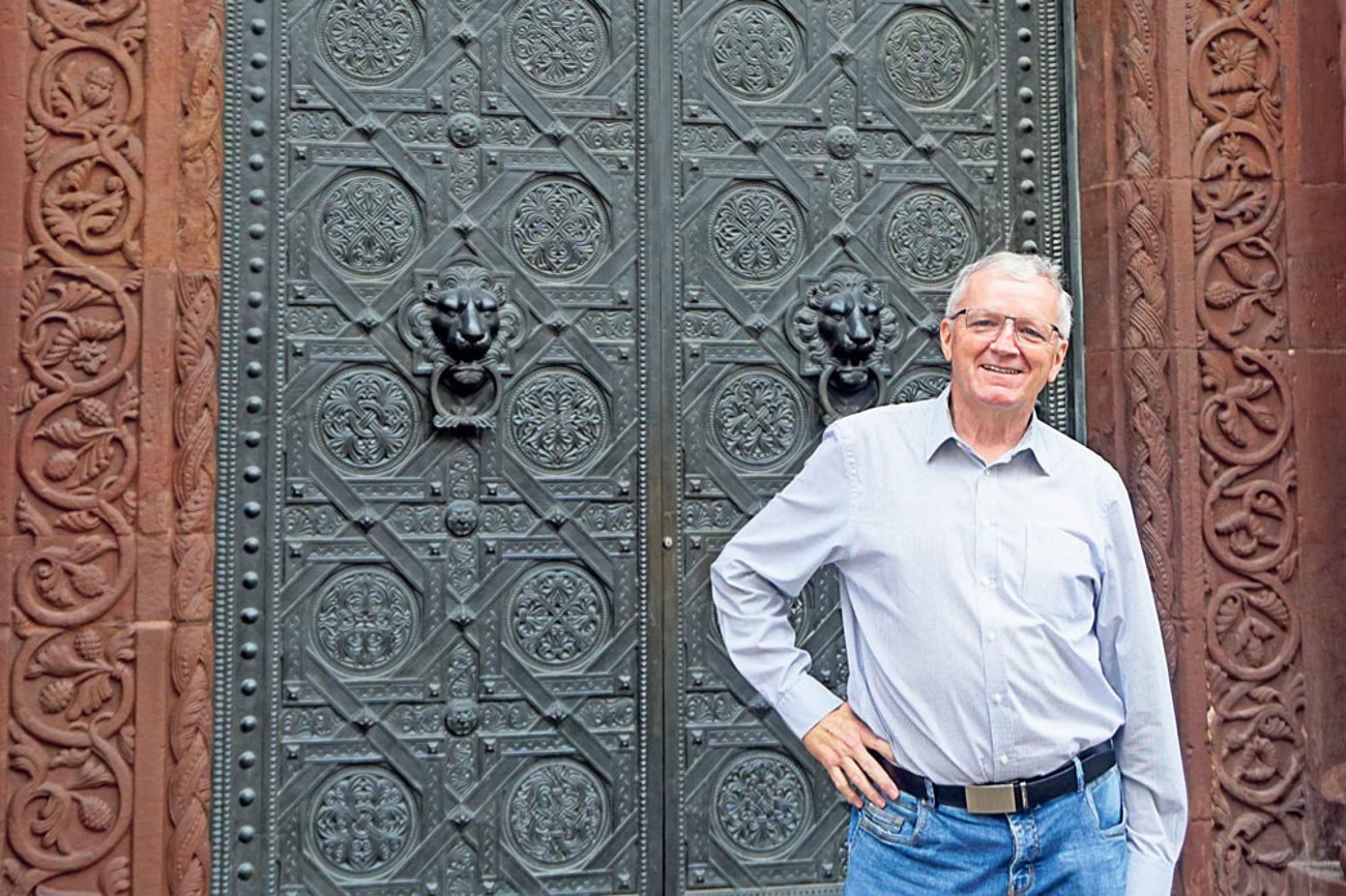 Jürg Meier: «Baseldeutsch ist die Sprache des Herzens. Sie ist Heimat. Ich glaube, darum verstehen viele Leute meine Version der Bibel viel besser.» | Foto: Noemi Harnickell