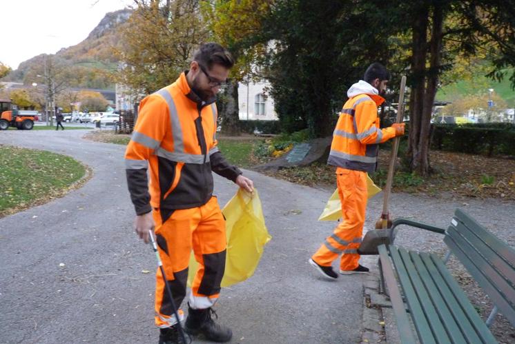 Flüchtlinge helfen, Ordnung zu schaffen